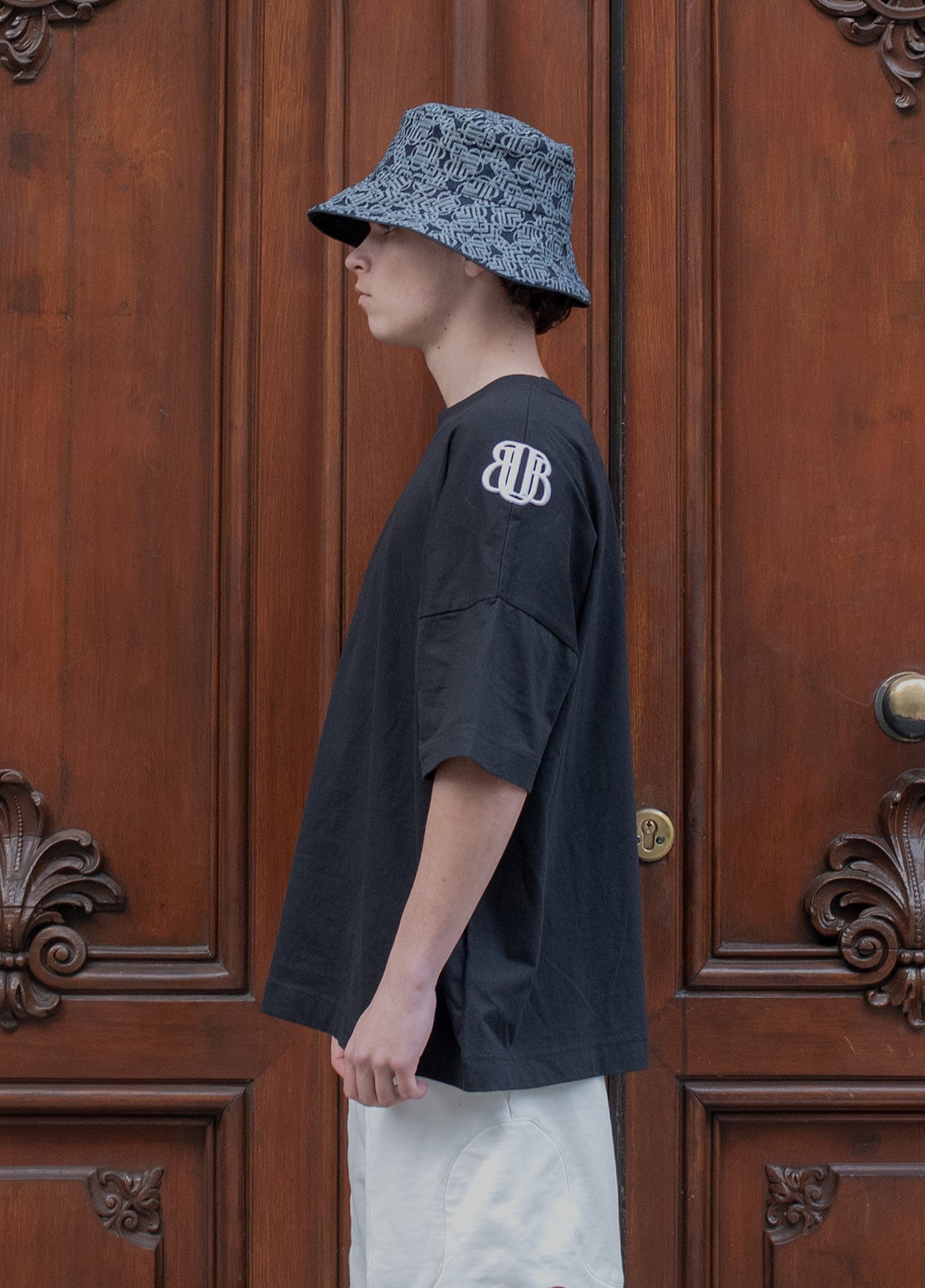 SHORT SLEEVE T-SHIRT WITH UB EMBROIDERY